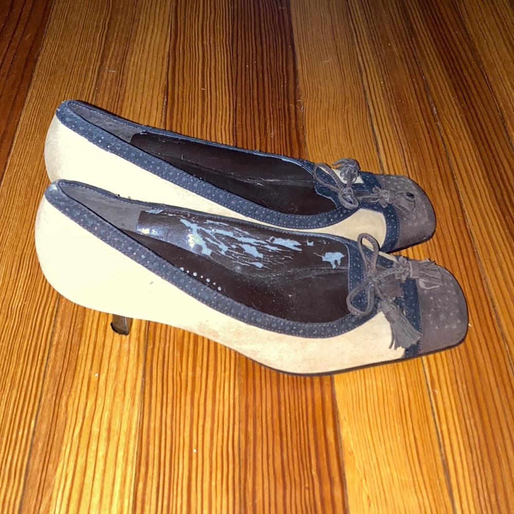 lightly worn, comfortable and stylishh heels.